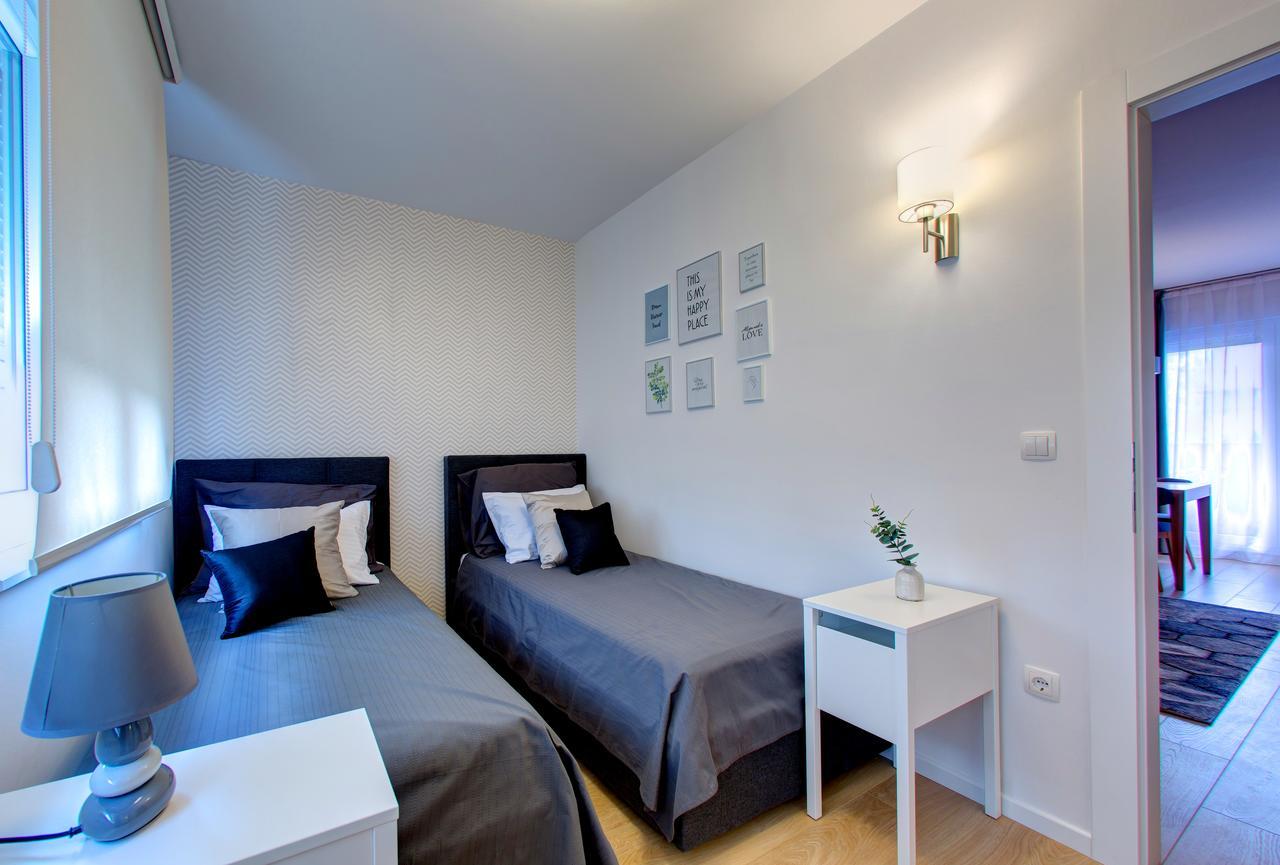 מוסטר Brand New Apartment Selma מראה חיצוני תמונה